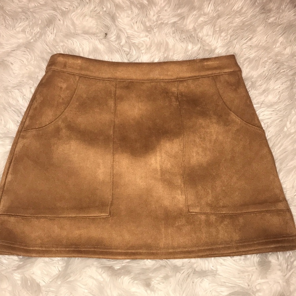 Brown suede skirt with pockets
